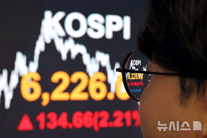 종전 기대감에 코스피 6226.05 마감 [뉴시스Pic]