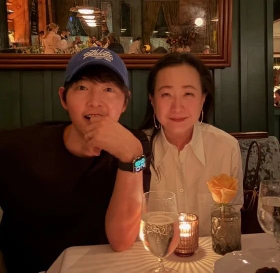 송중기 미국에서 전한 근황…귀여운 꾸러기 표정 자랑