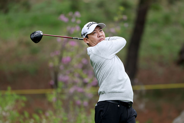 [오늘의 뉴스종합] 권성열 KPGA 단독 선두, KT 위즈 부상 악재, KLPGA 공동 선두 경쟁