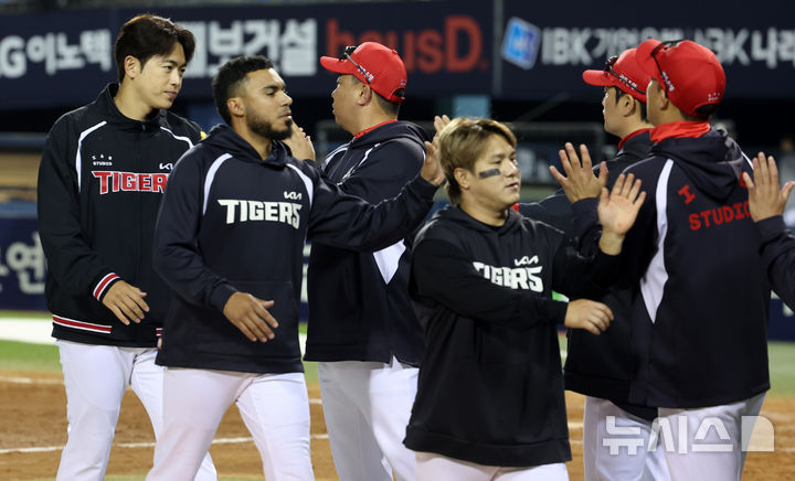 KIA 타이거즈, 이의리의 호투로 8연승 달성하며 두산 베어스 제압