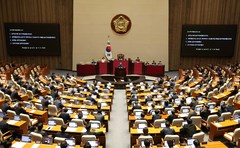 정치관계법 관련 제안 설명하는 송기헌 정개특위 위원장