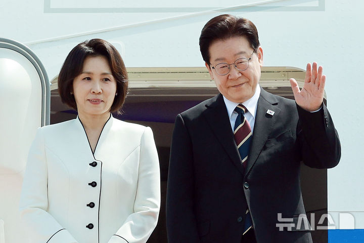 이재명 대통령, 뉴델리로 출국…인도·베트남 국빈 방문 [뉴시스Pic]