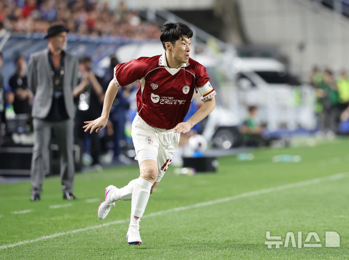 양보없는 진심 한판승부 OGFC와 수원삼성 레전드 경기 [뉴시스Pic]