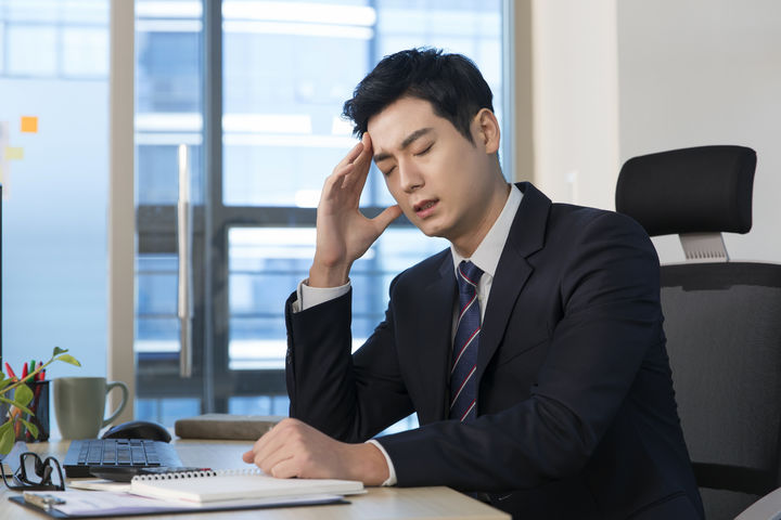 봄만 되면 머리가 '지끈지끈'…단순 두통아닌 '이 질환'?