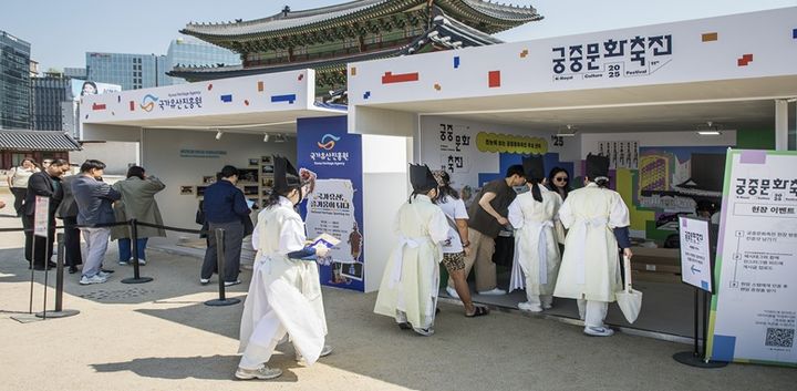 궁중문화축전, 아모레·테라로사·농심 손잡았다…궁궐로 몰리는 브랜드들