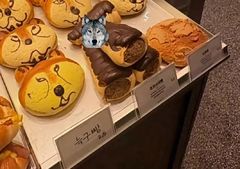 늑구, 제2의 푸바오 되나…'승리요정'에 '늑구빵'까지