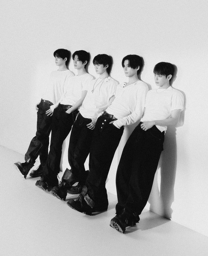 이븐, 5인조 새 출발…'뱉어'