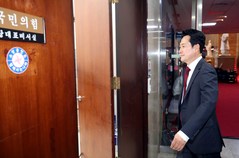 당 대표실로 향하는 장동혁 대표 