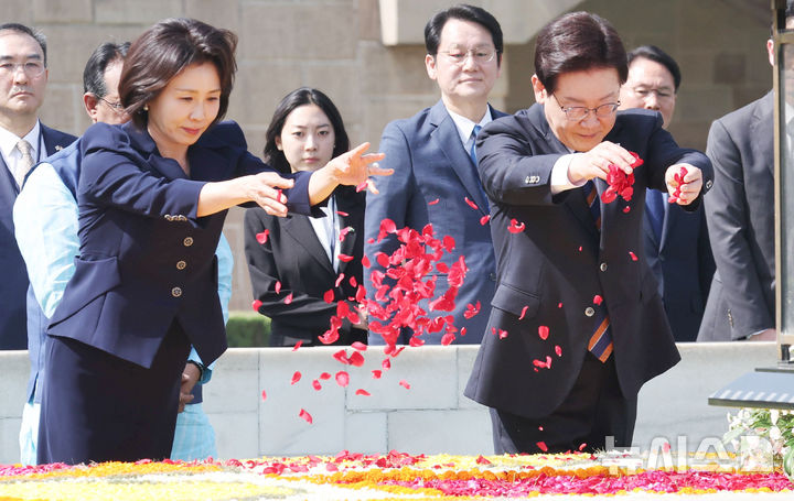 간디 묘소 찾은 이재명 대통령, "온 세상이 평화로 가득하길 기대하며 노력할 것" [뉴시스Pic]