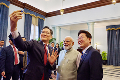 이재명 대통령·모디 총리·이재용 회장 '셀카'