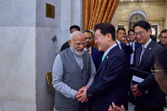 나렌드라 모디 인도 총리와 악수하는 이재명 대통령