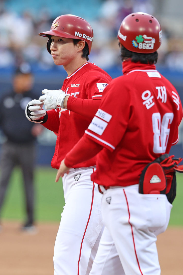 '박성한 결승타' SSG, 연장 혈투 끝 삼성 5-4 제압