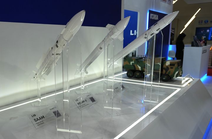 LIG 미사일 '해궁' 1400억원 첫 수출…K-방산, 중동 이어 동남아로 확산