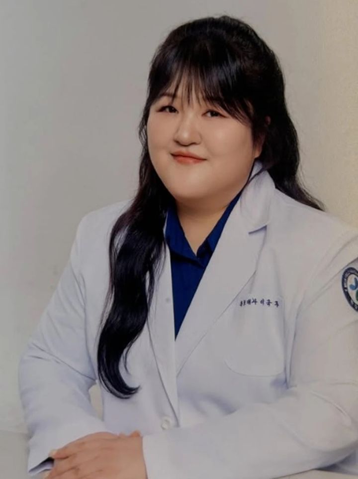 이국주, 의사 가운 입었다…