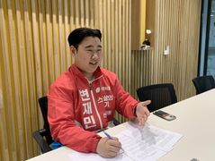 "나이 대신 인물로 봐주세요"…지선 출마 10대 후보들[클릭]