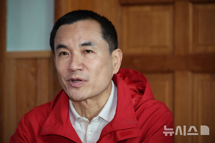 김진태, 강원 찾은 장동혁에 쓴소리… "후보들 말 좀 들어달라" [뉴시스Pic]