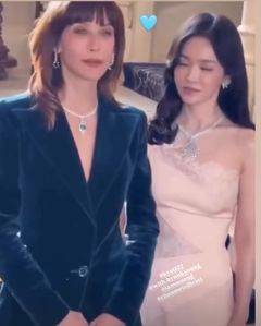 송혜교, 소피 마르소와 어깨 나란히…국보급 미모