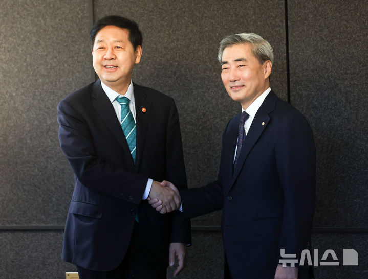 구윤철 부총리-신현송 한은 총재, 첫 조찬 회동… "수시로 소통할 것" [뉴시스Pic]