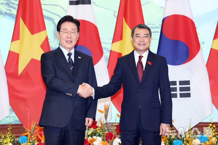 베트남 총리 만난 이재명 대통령, '신성장 동력 원전·에너지 등 전략적 협력' [뉴시스Pic]