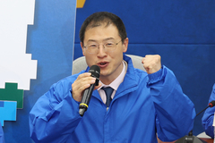 與 "'가세연', 김상욱에 인신공격…당장 흑색선전 멈춰야"