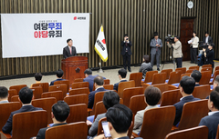 국힘 "최소한의 견제하게 해준 국민께 감사"…지선 후 첫 의원총회