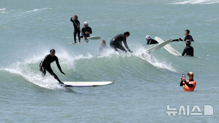 해운대 바다에서 즐기는 서핑 [뉴시스Pic]