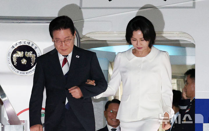 이 대통령, 서울공항 도착…인도·베트남 5박6일 순방 마무리