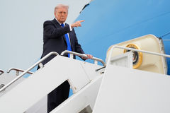 [2보]트럼프 참석 만찬서 총격…트럼프 긴급 대피해 안전한 듯