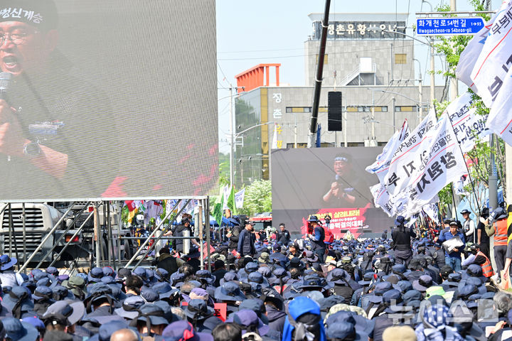 진주 화물연대 사태 장기화 조짐…교섭 난항