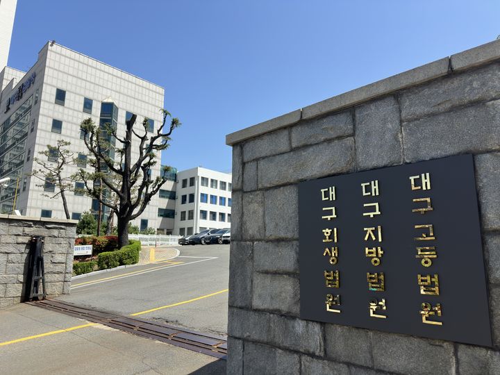"속소 문 왜 안 열어줘"…흉기들고 동료찾아간 50대 집유