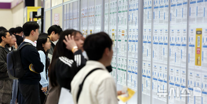 반도체 호황에도 청년 일자리 '한파'…AI 확산에 취업문 더 좁아져