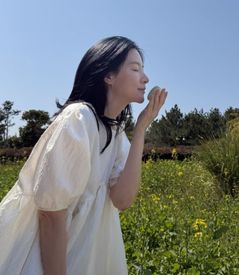 봄 여신 된 이영애…꽃밭에서 변함없는 우아미