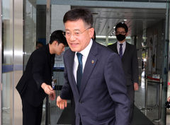 '미용비·제주여행 향응 의혹' 김제시장, 이번엔 베트남 경비 대납 '논란'