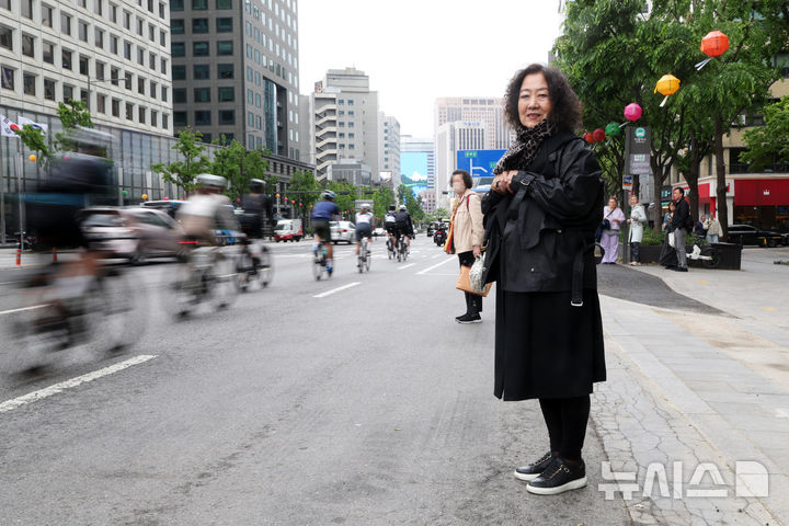 시력 57년 문정희 "하루도 시인 아닌 적 없었다" [문화人터뷰]