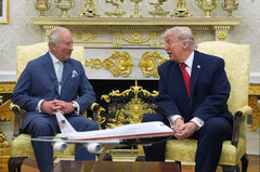 찰스 3세 국왕과 환담하는 트럼프 대통령