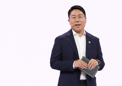  "성범죄 피해자 정보 유출 사죄"…국감서 고개 숙인 구글