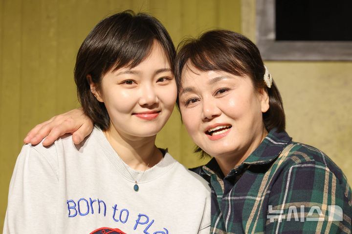 이경실·손수아 모녀 "같이 울던 작품, 이젠 같은 무대에서"…연극 '사랑해 엄마'[문화人터뷰]