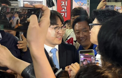 부산 찾은 하정우, 구포시장서 한동훈·이준석과 깜짝 조우