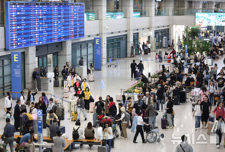 인천공항 T1 항공사 발권망 장애…항공사 3곳 출국 수속 차질