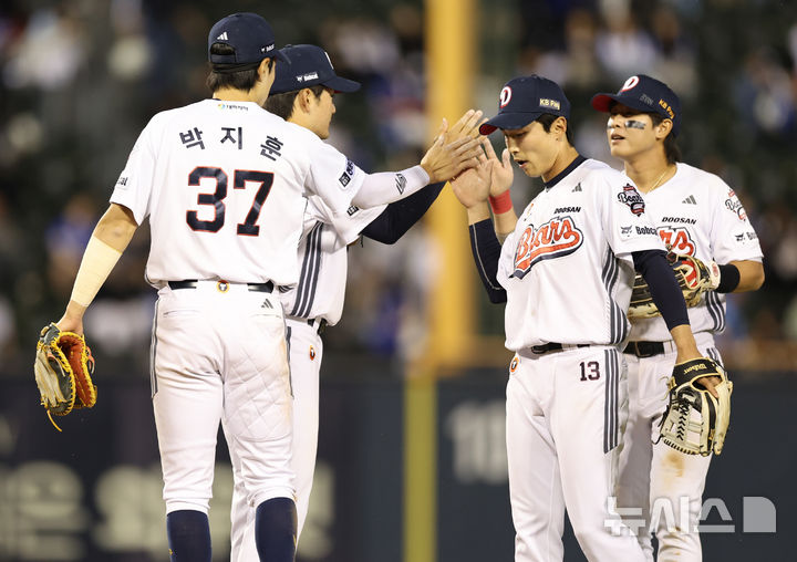 두산 베어스, 박준순의 결승타로 삼성에 역전승 및 KBO 최장 무실책 기록 달성