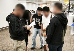 [속보]박왕열에 마약 댄 '청담사장' 인천공항 도착…묵묵부답