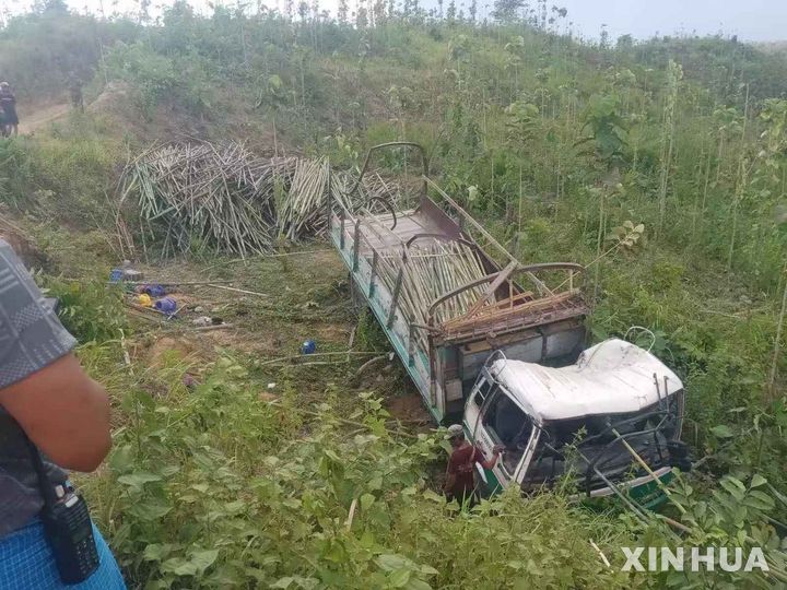 미얀마 수도서 트럭 전복 사고로 16명 사망