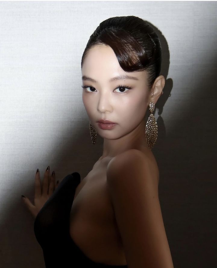 제니, 로스킬데·오프너도 K-팝 첫 헤드라이너…경계 지운 글로벌 팝 아이콘