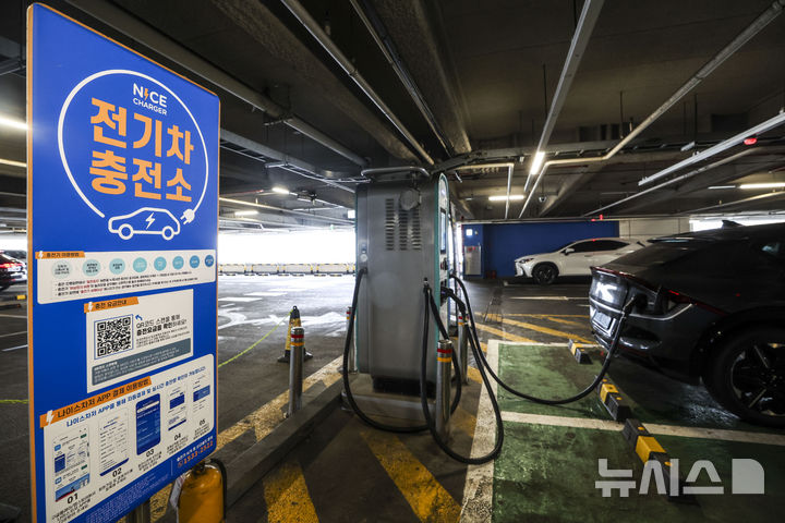 고유가에 늘어나는 전기차, 100만 대 시대 [뉴시스Pic]