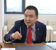 김영환 국힘 충북지사 후보 "강한 충북 버팀목될 것"[인터뷰]