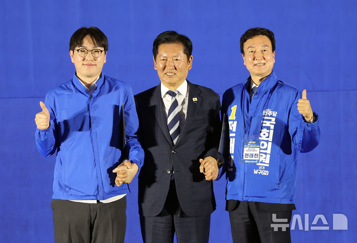 정청래, 하정우 공천장 수여