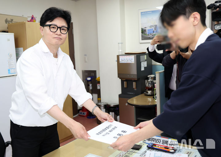 부산 북갑 보궐선거 예비후보 등록한 한동훈