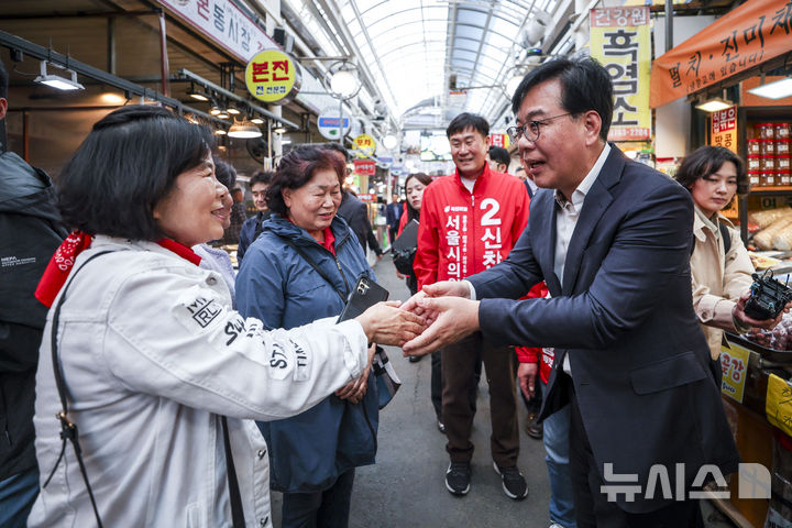 전통시장 찾은 송언석 원내대표