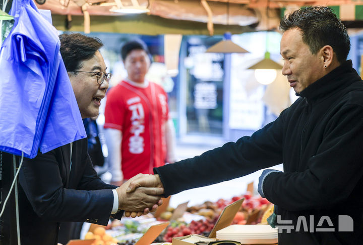 화곡본동시장 찾은 송언석 원내대표