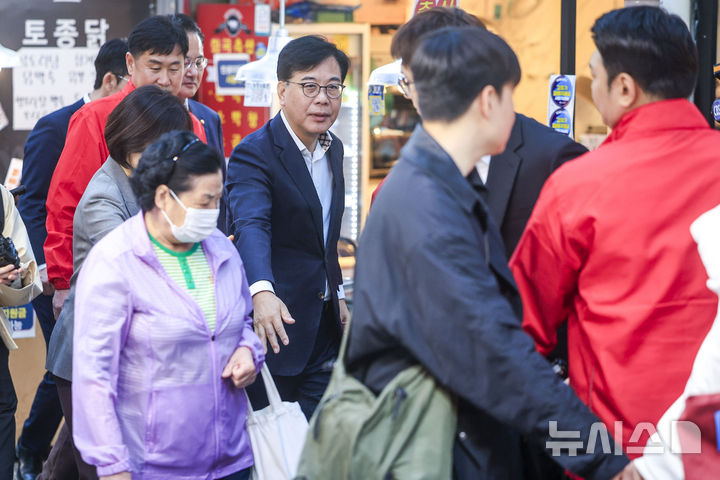 화곡본동시장 찾은 송언석 원내대표